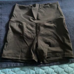 Echt force scrunch shorts